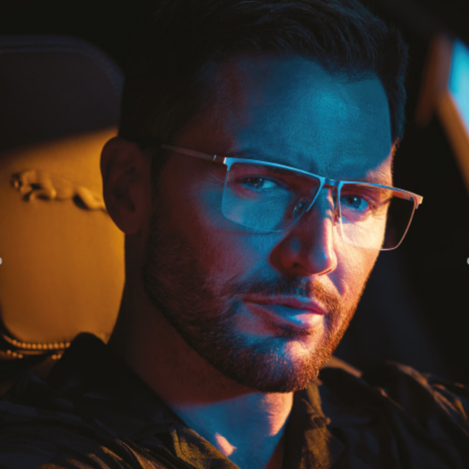 Jaguar Eyewear: Mann mit Brille