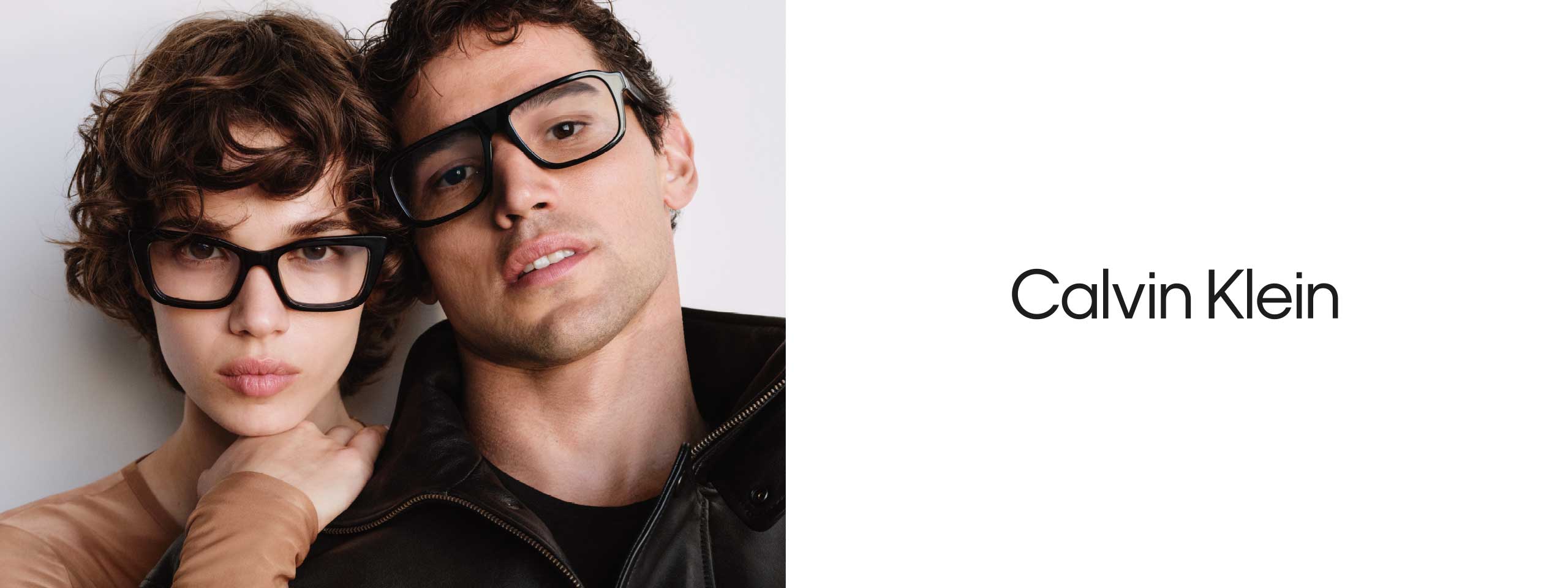 Calvin Klein: Linke Bildseite zeigt Frau und Mann mit Brille; rechte Bildseite zeigt Calvin Klein Logo